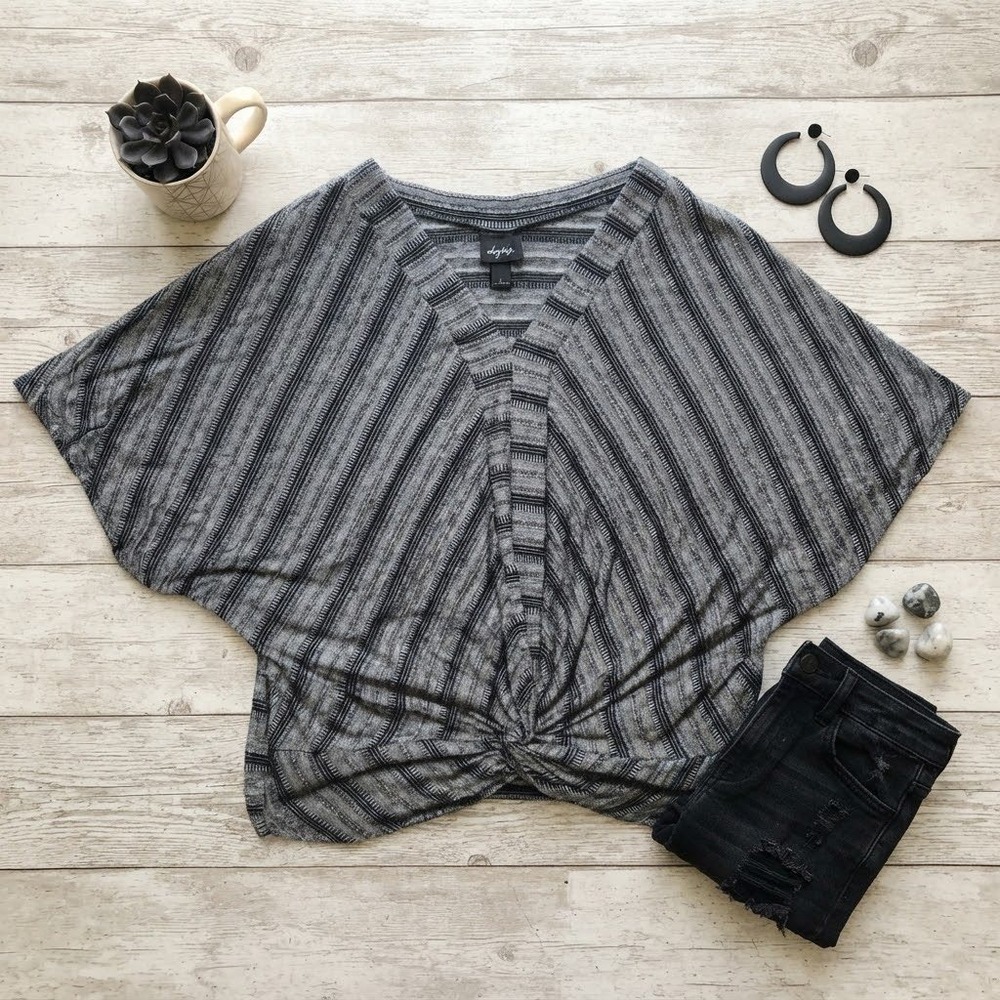 Daytrip Womens Grey Navy Striped Twist Front Dolman Sleeve V-Neck Top Large